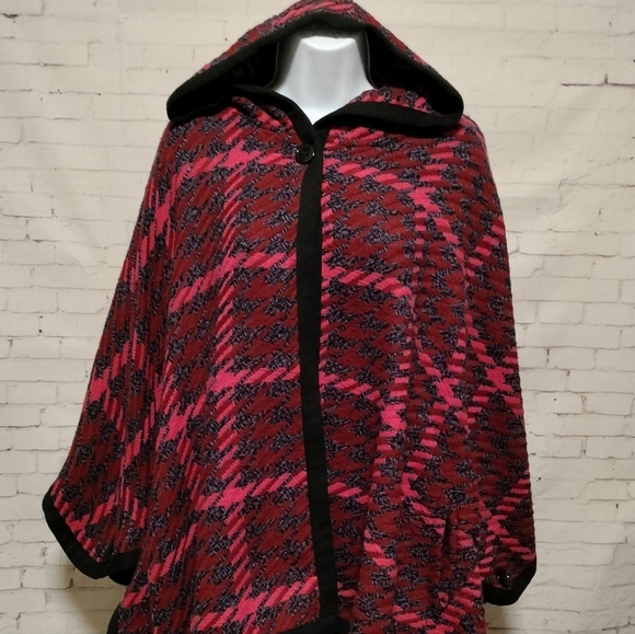 ModCloth Women's Sz Small Plaid Houndstooth Poncho Hooded Buttons Cape - Picture 1 of 10